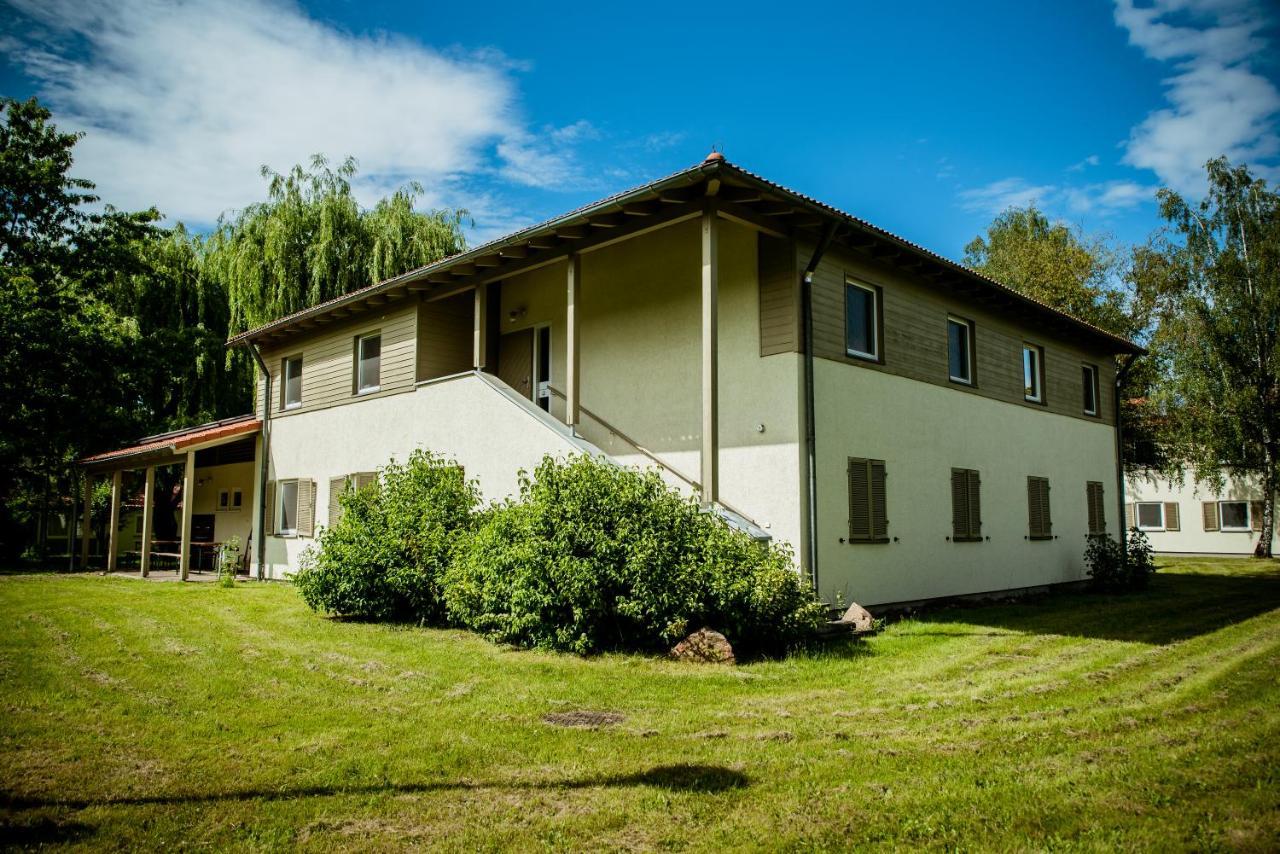 Miedzynarodowy Dom Spotkan Mlodziezy W Oswiecimiu Exterior photo